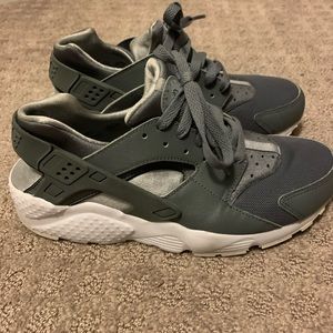 Women’s Nike huaraches